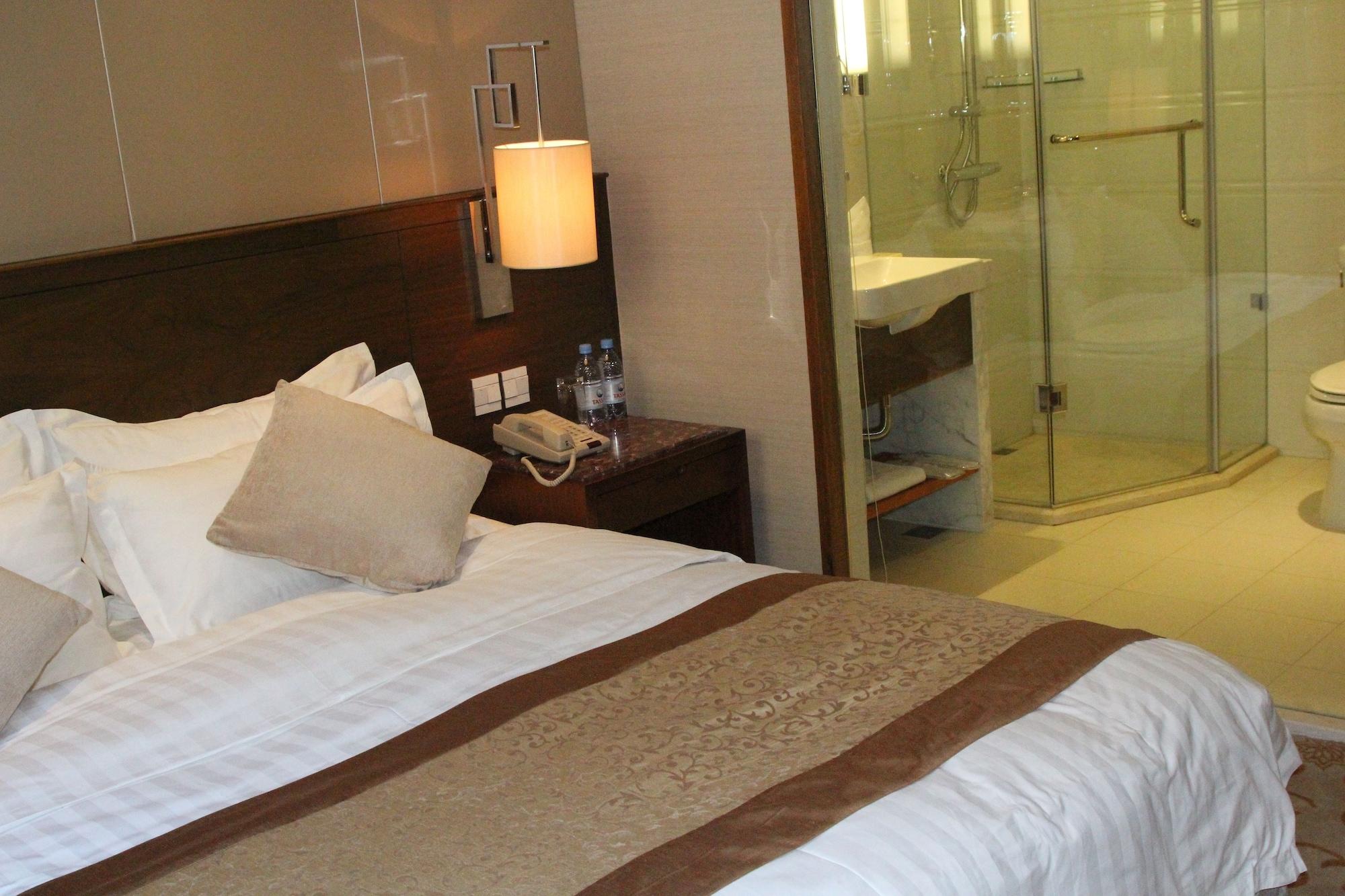 Soluxe Hotel Almaty Eksteriør bilde