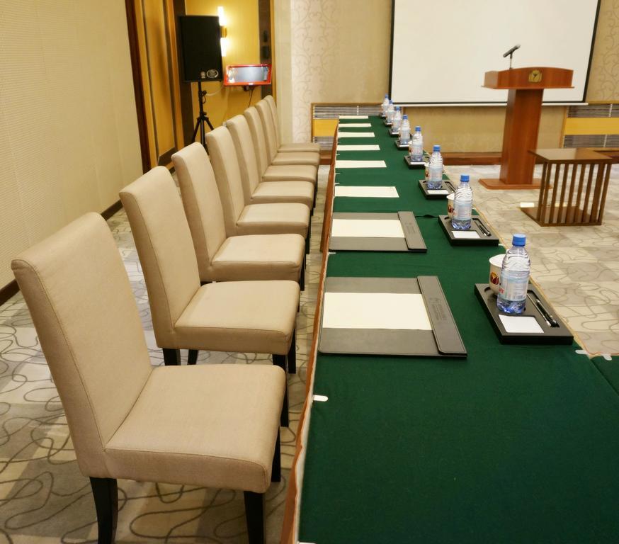 Soluxe Hotel Almaty Eksteriør bilde