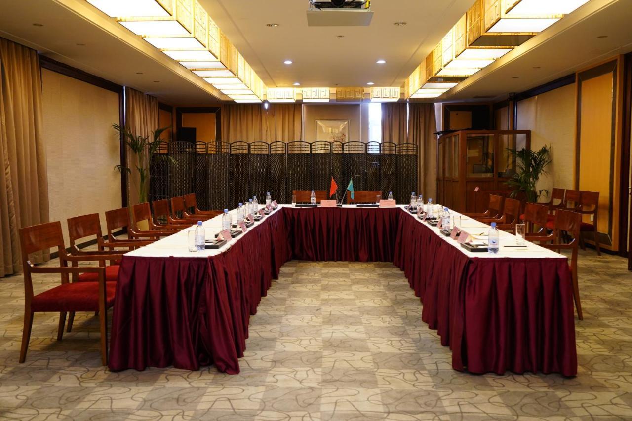 Soluxe Hotel Almaty Eksteriør bilde