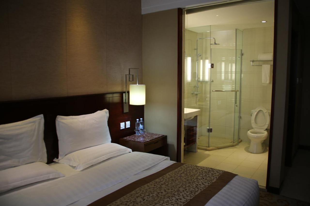 Soluxe Hotel Almaty Eksteriør bilde