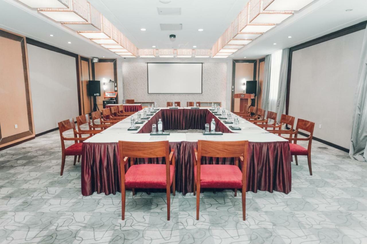 Soluxe Hotel Almaty Eksteriør bilde