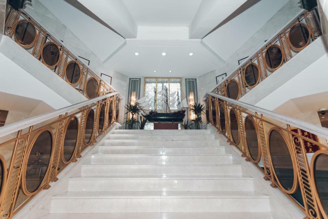 Soluxe Hotel Almaty Eksteriør bilde
